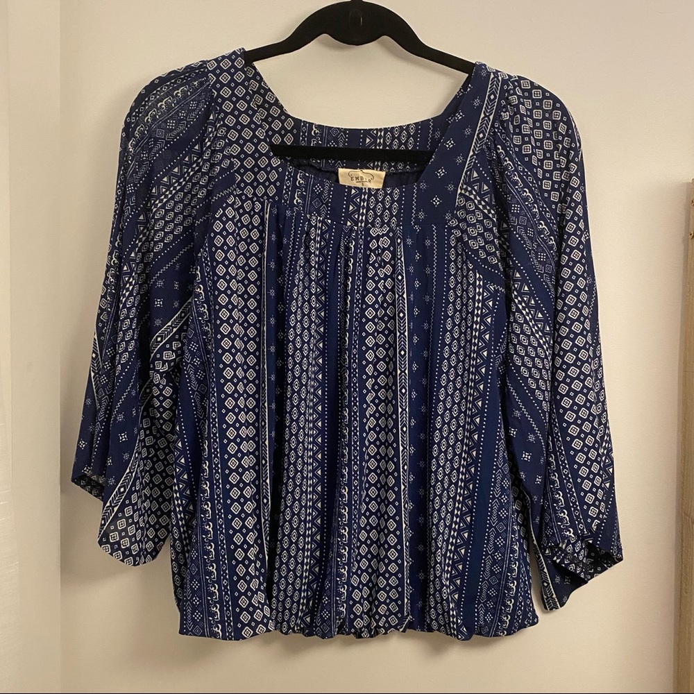 Patterned flowy blouse